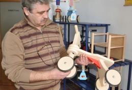 Jucăriile din lemn produse la Botoşani, cele mai căutate din lume