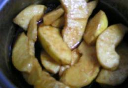 Tartă cu gutui şi mere