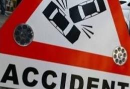 Femeie rănită într-un accident rutier produs din neatenţie