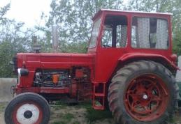 Autoturism avariat de un tractorist neatent