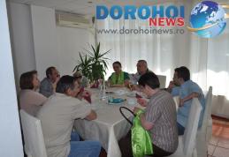 Mişcarea pentru Botoşani a sărbătorit „1 Mai” cu mici, bere şi muzică populară