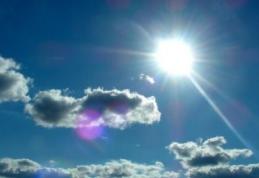 PROGNOZA METEO: Vreme caldă şi capricioasă