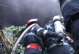 Maşini distruse în două incendii