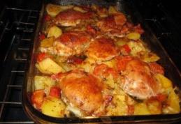 Pulpe de pui și cartofi la cuptor
