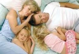 Dormim sau nu în același pat cu copilul?