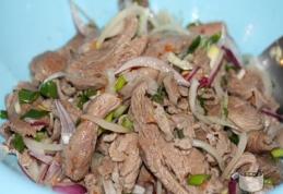 Salată de carne cu ceapă