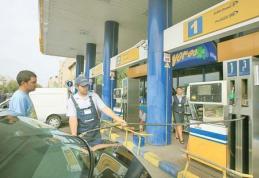 Petrom a ieftinit carburanţii