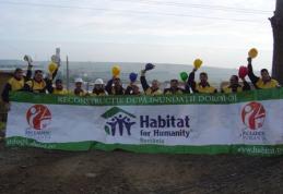 Voluntari Rottaprint costruiesc case pentru sinistratii din Dorohoi