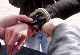 Reţinuţi pentru distrugerea unui autoturism prin incendiere