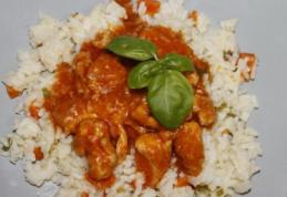 Orez cu sos și piept de pui