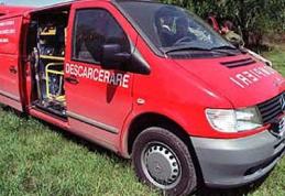 Fetiţă descarcerată de pompieri dintr-o bicicletă