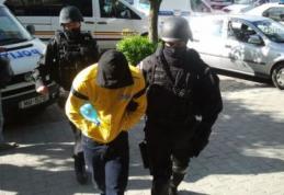 Opt persoane implicate în trafic de droguri au fost arestate la Suceava
