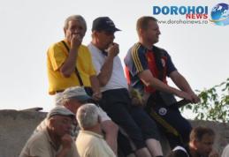 Vespazian Colban şi Victor Bordeanu prezenţi în tribună la barajul dintre FC Microbuzul şi Ştiinţa Miroslava