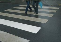 Bătrână lovită pe trecerea de pietoni