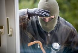 Adolescenţi cercetaţi pentru furt calificat