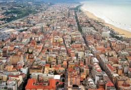 Un român din Italia a murit căzând de pe terasa unei clădiri, unde dormea pentru că în casă era cald