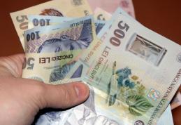 Patru minori cercetaţi după ce au furat 12.000 de lei de la o bătrână