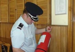 Pompierii verifică secţiile de votare