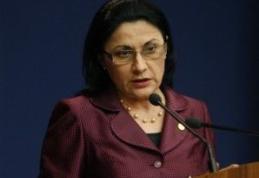 Macovei şi Huncă ar trebui sa-şi ducă războiul în afara spaţiului public