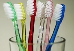 Află câți microbi adună periuța de dinți!