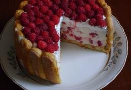 Tort cu zmeură şi iaurt