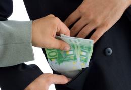 Mită de peste 1600 de euro refuzată de un poliţist de frontieră