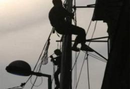 Tineri reținuți pentru furt de cablu telefonic