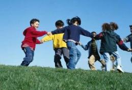 De ce este vital ca cei mici să se joace afară