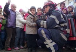 I.S.U. Botoşani vizitat de zeci de copii şi adulţi de Ziua Internaţională  pentru Reducerea Riscului Dezastrelor Naturale
