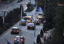 Spectacol gratuit oferit astăzi de o femeie dezbrăcată, pe Bulevardul Victoriei din Dorohoi