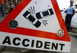 Femeie accidentată după ce a traversat partea carosabilă prin loc nepermis şi fără să se asigure