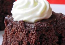 Chec de ciocolată cu frișcă