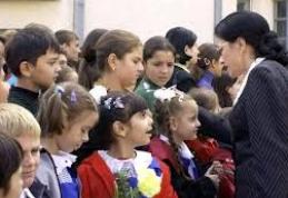 Deputații au liber luni, pentru a putea participa la deschiderea noului an școlar