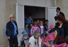 Dorohoi: Simulare în caz de incendiu urmată de un exerciţiu de evacuare la Școala nr. 7 și Grădiniţa nr. 3