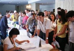 Aproximativ 200 de locuri de muncă anunţate la Bursa locurilor de muncă pentru absolvenţi