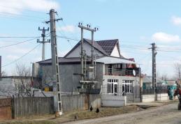 Construcţiile ilegale în vecinătatea reţelelor de energie electrică prezintă un risc major de accidente grave