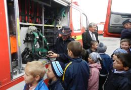 I.S.U. Botoşani vizitat de zeci de copii şi adulţi de Ziua Internaţională pentru Reducerea Riscului Dezastrelor Naturale