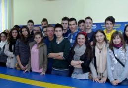 Tinerii din PNL au reînfiinţat CEL - Clubul Elevilor Liberali