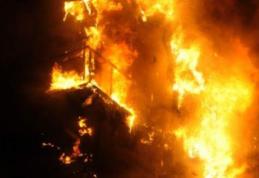 Casă incendiată de un fumător neglijent