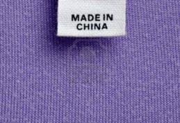 Atenţie la ce purtaţi! O fetiţă a fost desfigurată de hăinuţele „made în China”  primite cadou