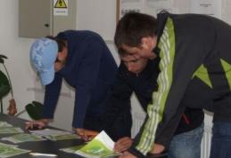 AJOFM: Locuri noi de muncă pentru educatoare, economist și bucătar