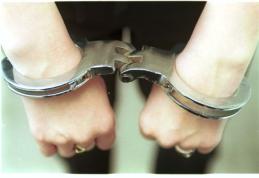 Tineri suspecți de tâlhării reţinuţi de poliţişti