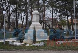 Primăria Dorohoi a amplasat două tunuri antitanc în Parcul „Valter Mărăcineanul” - FOTO