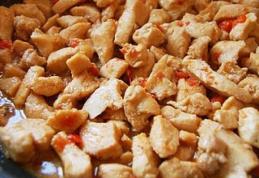 Piept de pui cu ardei kapia roșu