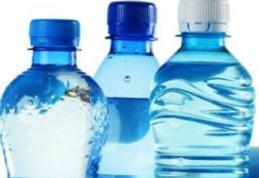 Cercetătorii aruncă bomba: apa la PET ne omoară!