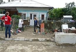 Proprietarii caselor afectate de inundatii vor primi câte 1000 de lei