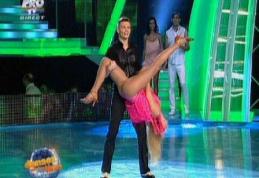 Roxana Ionescu, partenera lui George Boghian, a vrăjit juriul. Vedeta şi-a arătat posteriorul