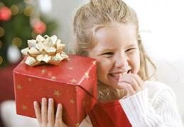 Primăria a împărţit peste 900 de pungi cu cadouri, copiilor din Dorohoi