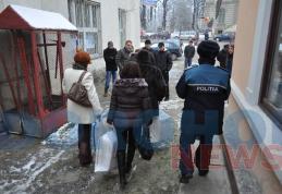 Ultimele pregătiri pentru parlamentare. Predarea-preluarea buletinelor de vot la Dorohoi - FOTO