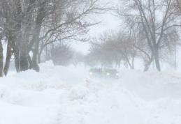 Iarna s-a instalat în forţă în nordul judeţului. Zeci de maşini blocate între Dorohoi şi Darabani!